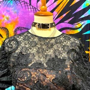 🌈 Amazing midnight lace blouse